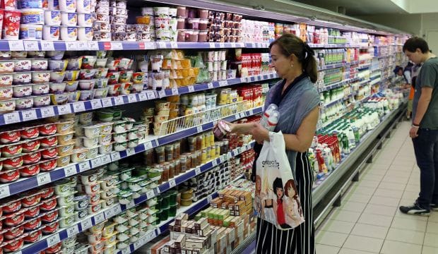 Russia hits back on sanctions, bans food from West