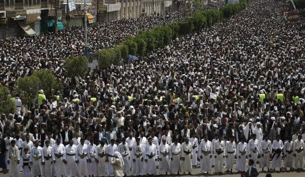 Yemen: Iran, Oman pressure Houthis to accept government deal