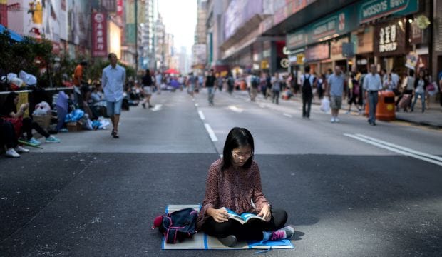 Hong Kong street clashes erupt despite imminent talks