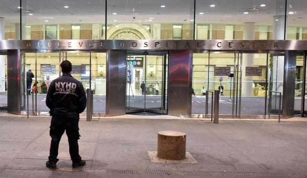 Doctor with Ebola in Manhattan hospital after return from Guinea