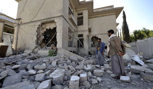 Yemeni Houthis receiving heavy weapon shipments via Red Sea ports: sources