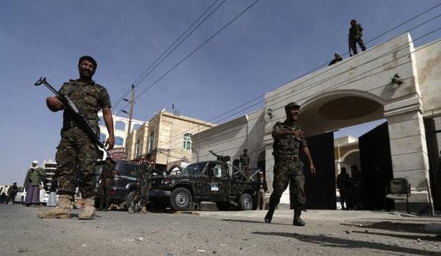 Houthis free senior Yemeni security official after Omani mediation