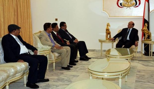 Hadi to form new government, declare Aden as capital of Yemen: sources