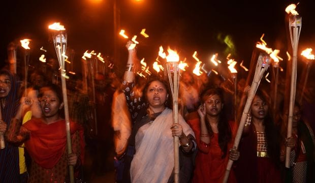 Attackers in Bangladesh hack to death American blogger
