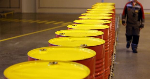 Crude Oil Rises for First Time in Eight Days