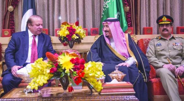 King Salman Holds Talks With the Pakistani Prime Minister and the Commander of His Army