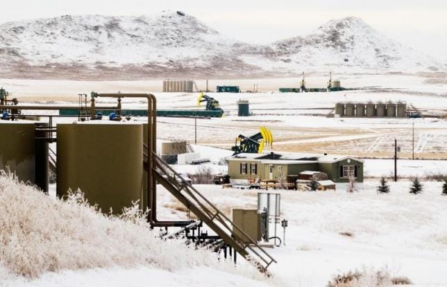 Oil Rises, Cuts Losses in January on Hopes for Production Deal