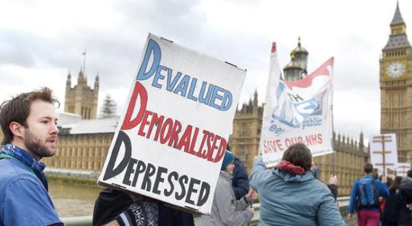 Hunt’s New Law Compels Junior Medics to Leave Britain