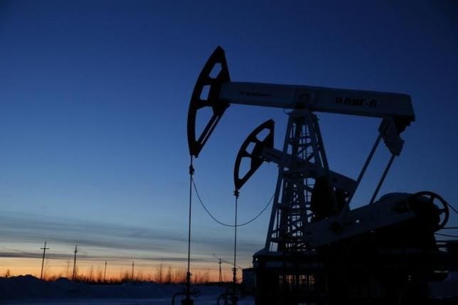 Oil Falls on China Economic Woes, Rising OPEC Supply