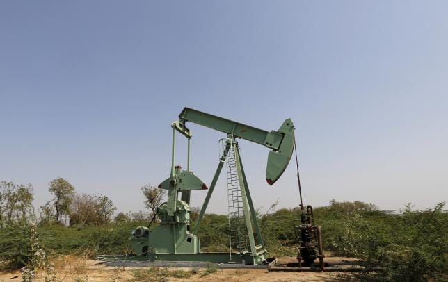 Oil Prices Fall, Kuwait Says All Must Agree on Freeze