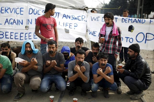 Turkish Coast Guard Detains Migrants before EU Deal Enters Force