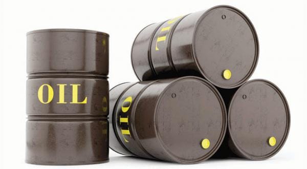 Saudi Oil Stockpiles Hit 18-Month Low in March as Output Flows
