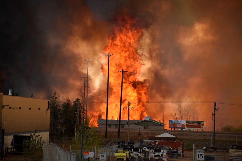 Canadian Wildfire Edges South as 8,000 Evacuated by Air