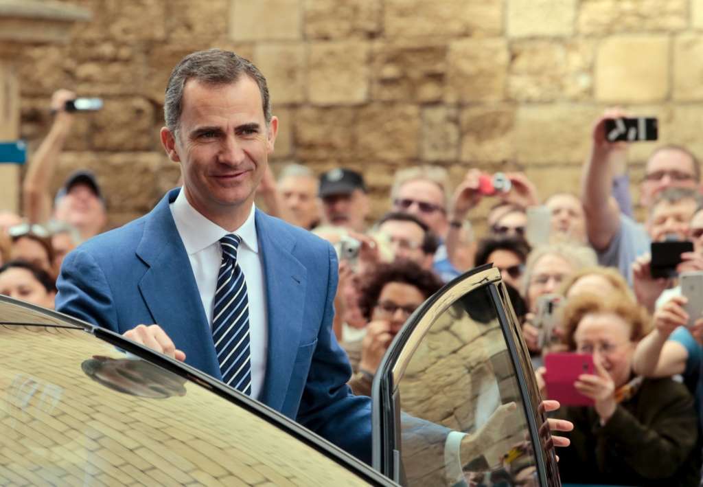 Spanish King Dissolves Parliament, Signs Decree for Unprecedented New Elections