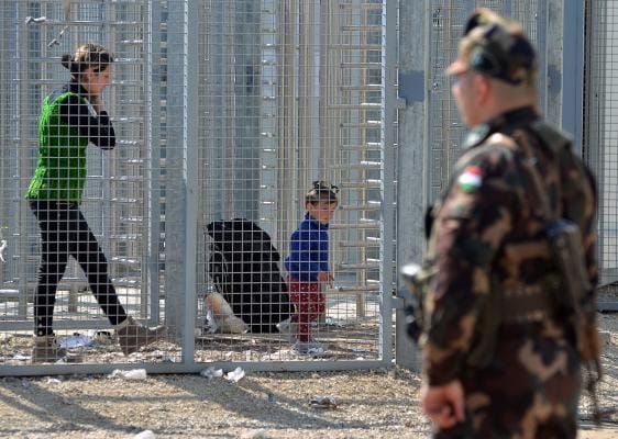 New Law Allows Hungary Police to Return Migrants beyond Border Fence