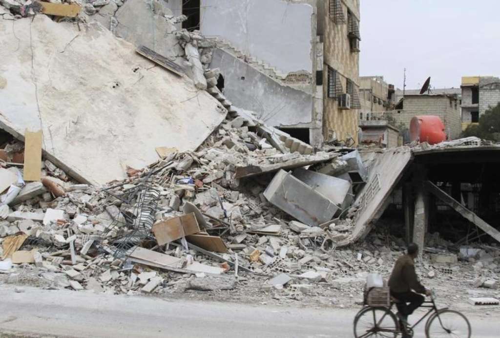 Syrian Regime Forces, SDF Advance Separately against ISIS