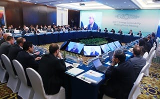 Saudi Energy Minister: International Community Should Increase Use of Renewable Energy