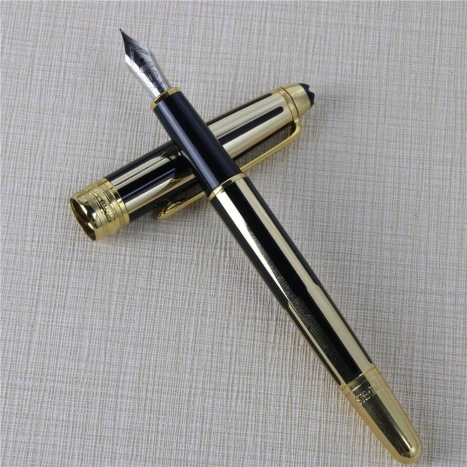 Egyptian Artist Uses Fountain Pen to Draw Portraits