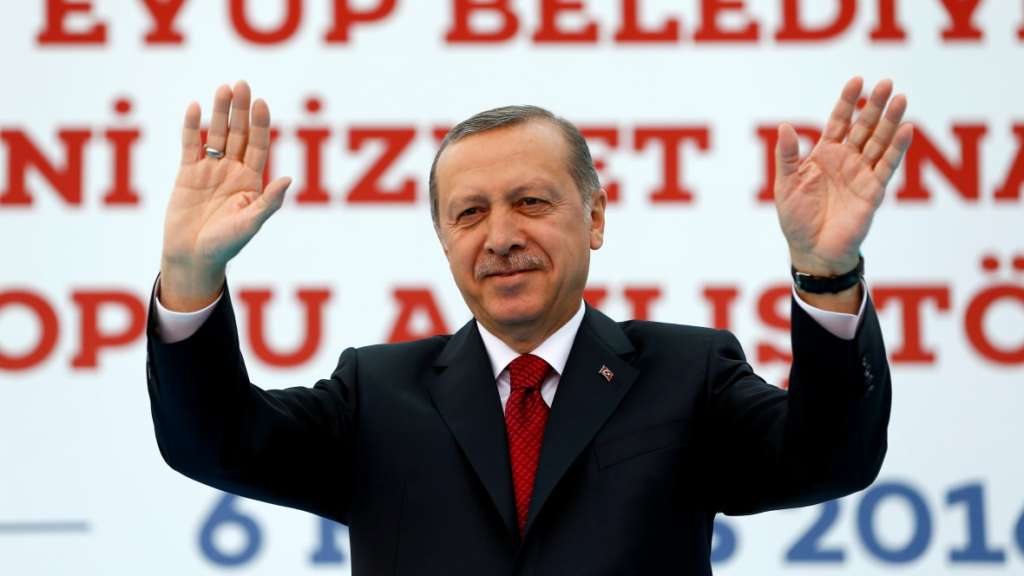 Turkey Plans to Offer Syrian Refugees Citizenship amid Opposition Fears to Resettle Them