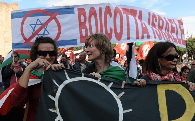 Israel to Expel Tourists Who Support the Palestinian Cause