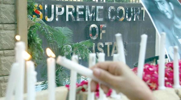 Nationwide Strike and Mourning After Suicide Attack Targets Lawyers in Pakistan
