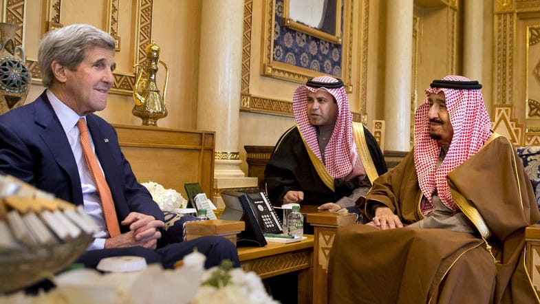 King Salman Receives U.S. Secretary of State Kerry in Jeddah
