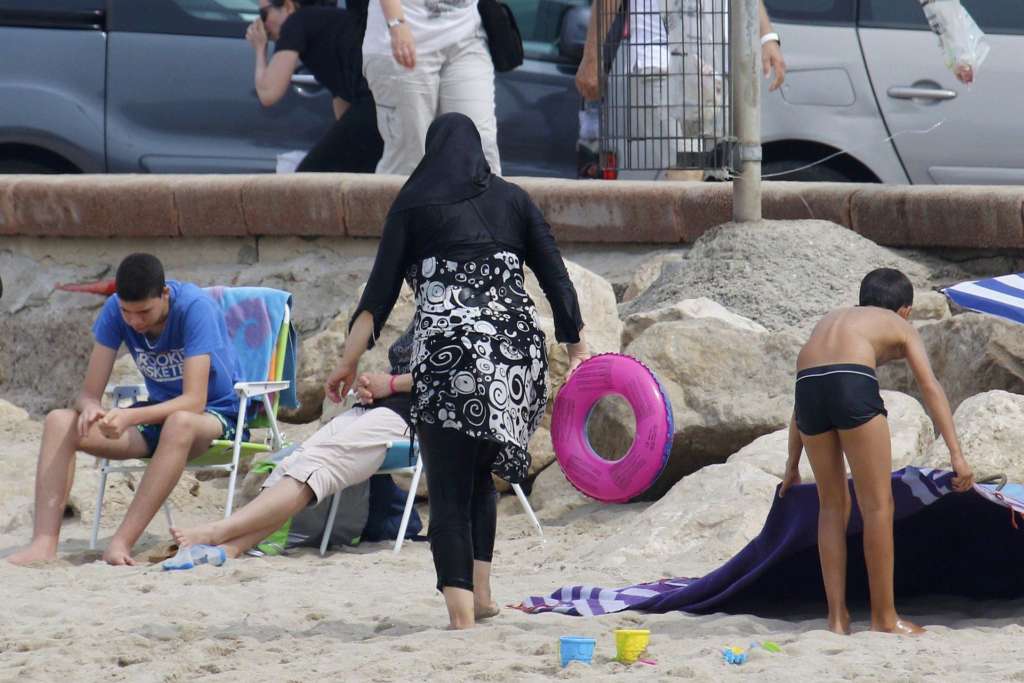 U.N. Defends Right to Wear Burkini