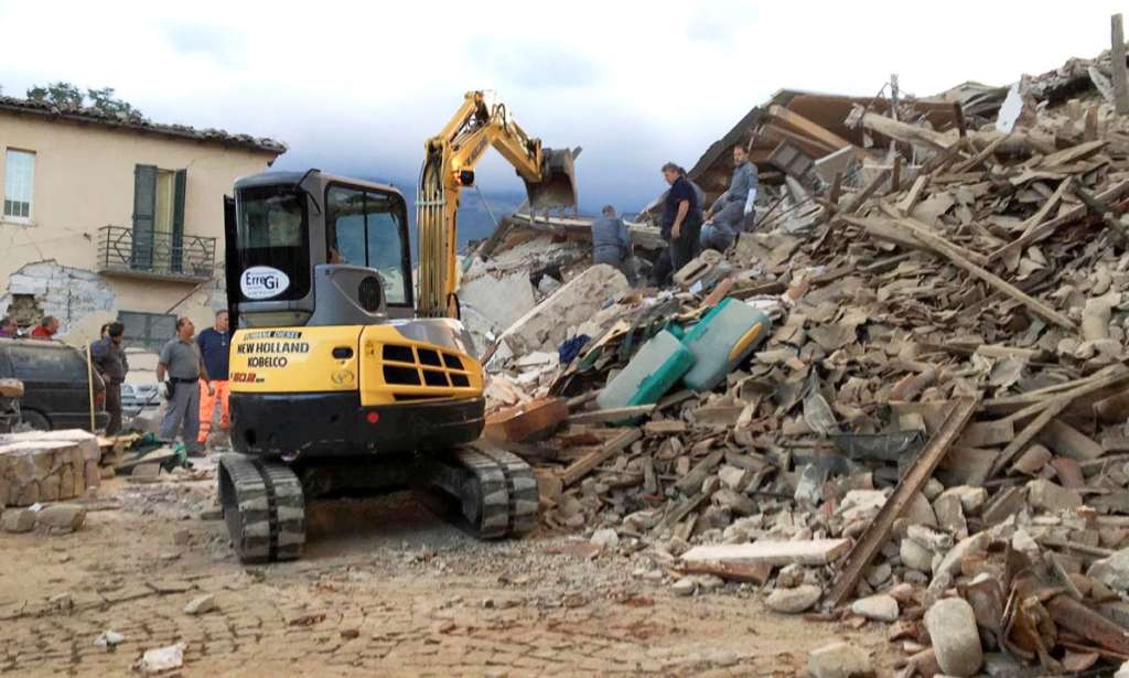 Italy Quake Toll Rises to 247 as Rescuers Hunt for Survivors