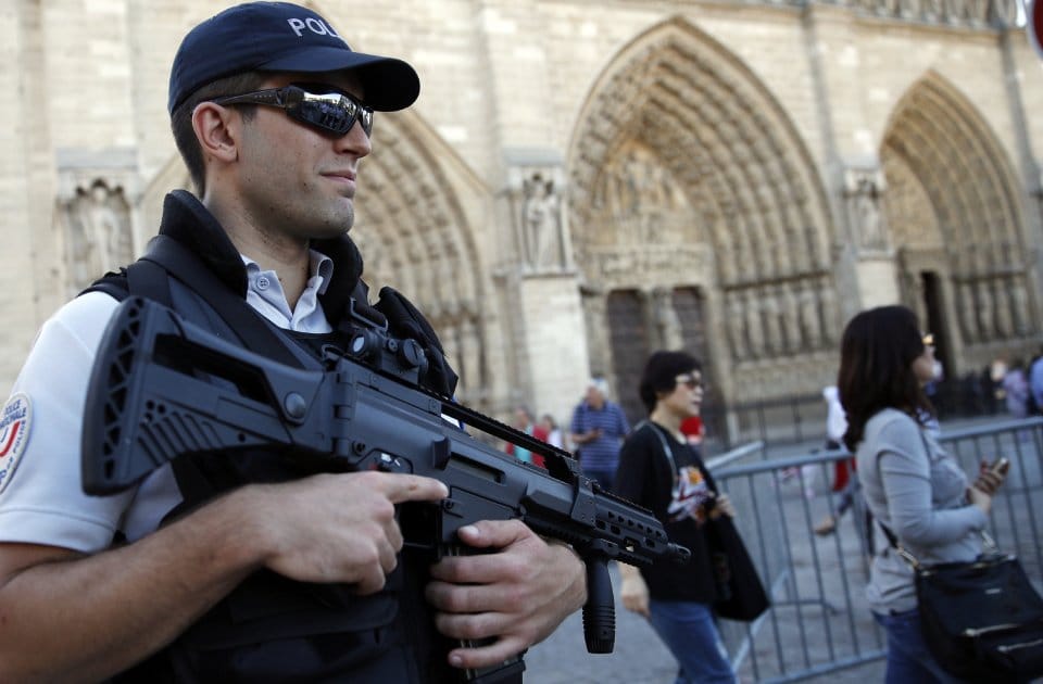 Female Commando’s Lack of Experience Saves Paris Twice from Sabotage Acts