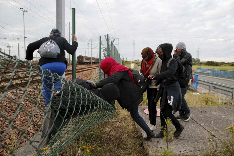 Hollande Says Calais Camp must be Dismantled