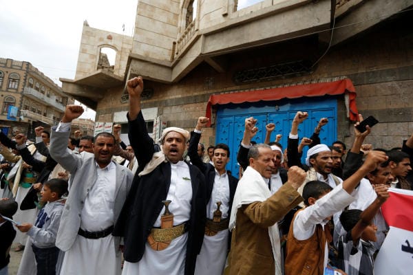 Coalition Aircraft Drop Leaflets on Residents of Shabwah Asking Them to Report Terrorists