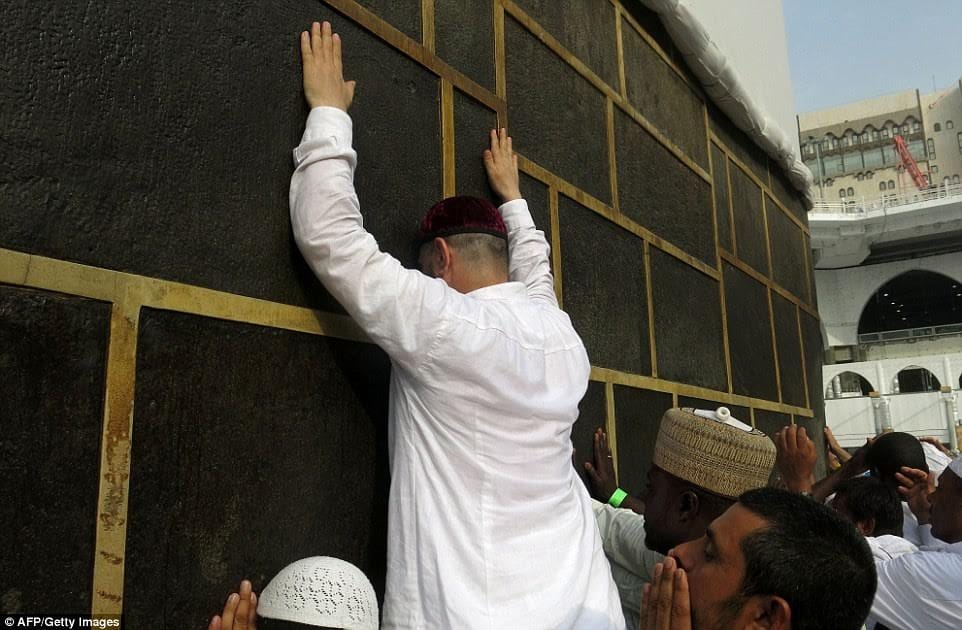 Syria’s Pilgrims: From the Sounds of Missiles to the Peace Square in the Holy Sites