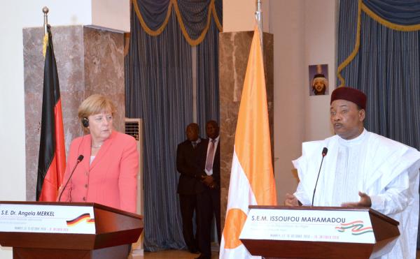 Germany’s Merkel Promises to Support Niger against Human Traffickers, Militants