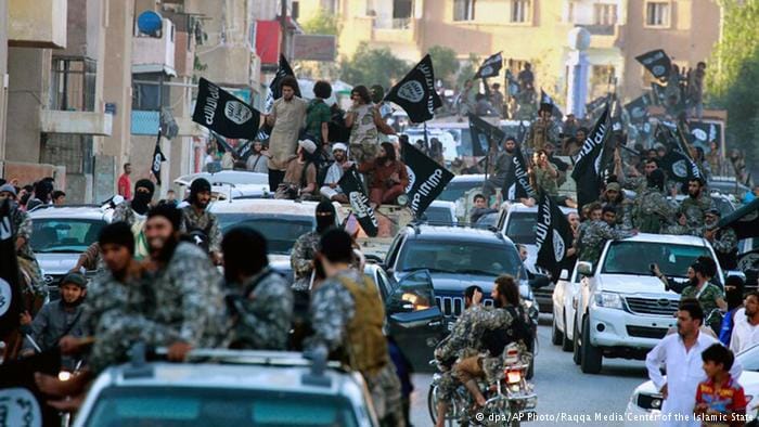 France Talks Washington into Overlapping Mosul, Raqqa Offensives against ISIS