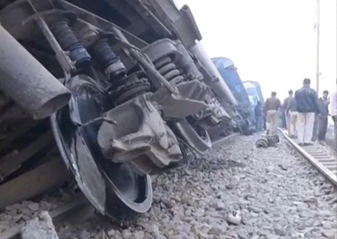 At least 90  Killed as Indian Train Derails, more than 150 Injured