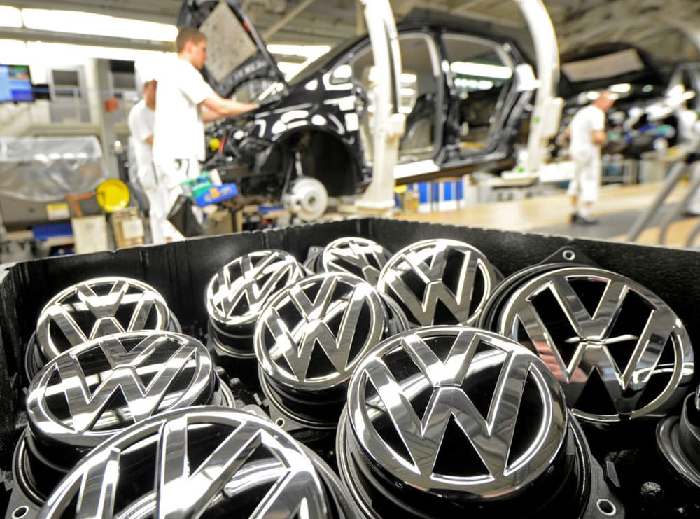 Volkswagen to Cut 30,000 Jobs by 2020 after Scandal