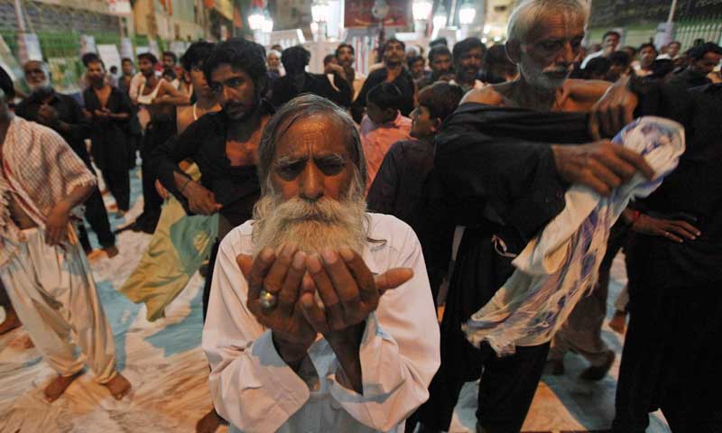 Suicide Bomber Kills at Least 25 in Attack on Pakistani Shrine