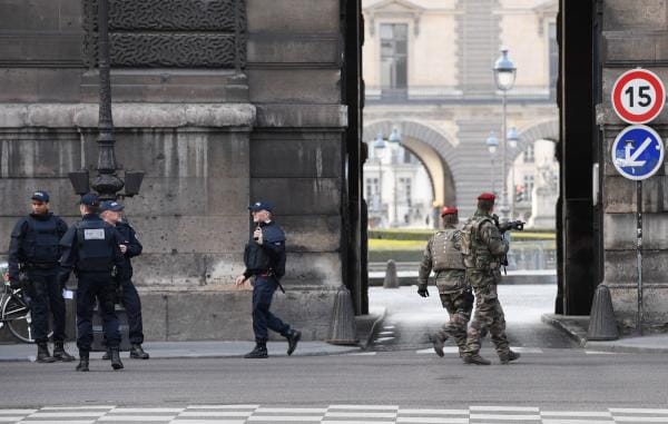 Paris’ Louvre Reopens 24 Hours after Terrorist Attack