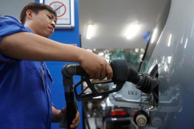 Oil Rises after Reports on OPEC Extending Supply-Reduction Pact