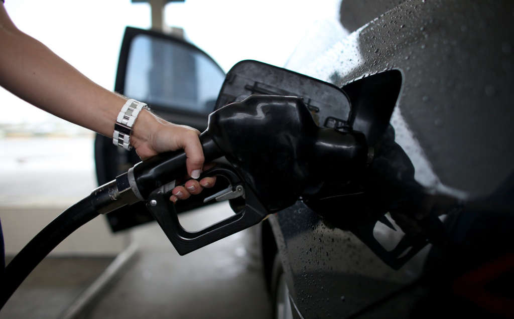 Trump Using Detroit as Stage for Loosening Obama’s Fuel Economy Rules