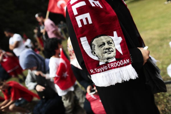Turkish Expats Begin Voting in Referendum on Presidential Powers