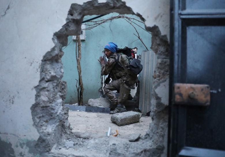 Iraqi Army Controls Main Roads Out of Mosul as Thousands Flee Fighting