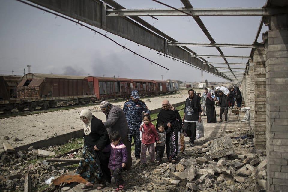 Iraq Civilians Caught in West Mosul Crossfire