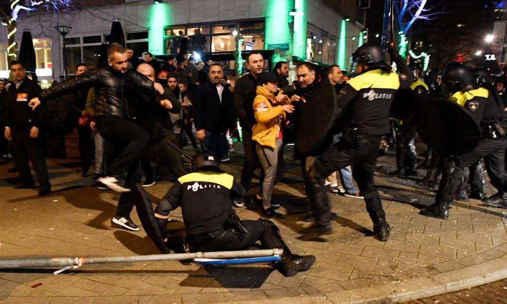 Netherlands Closes its Doors Facing Turks