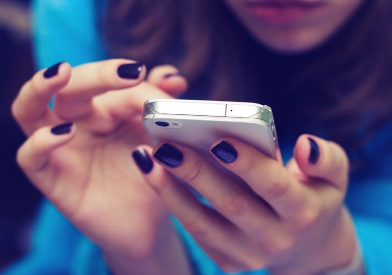 Smartphone App to Control Blood Sugar Levels in Diabetic Patients