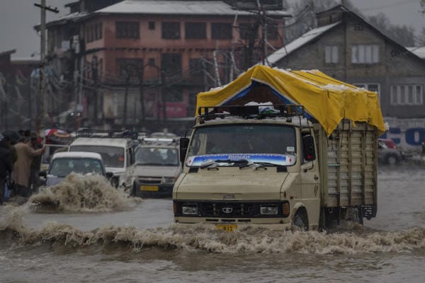 Six Dead in Avalanches Sweeping through India’s Disputed Kashmir Region