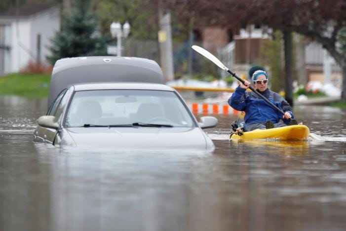 Heavy Rain Disrupts Transportation in New York, Delays Flights in Canada