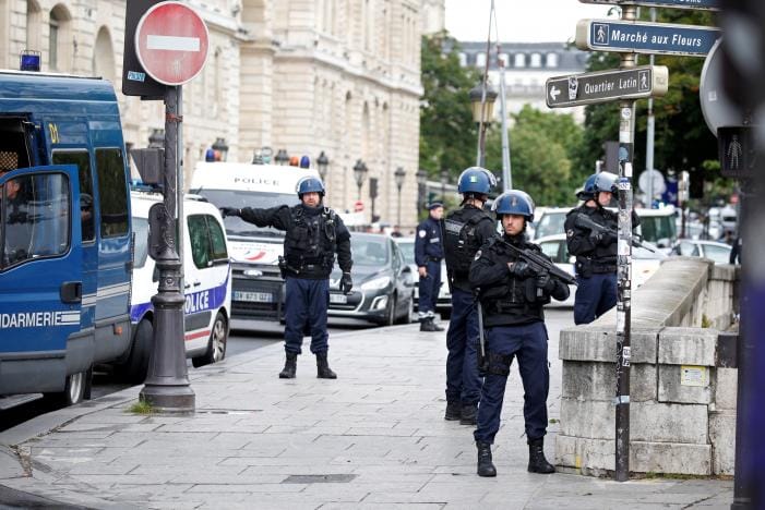 Notre Dame Hammer Attacker Shot after Attacking Police