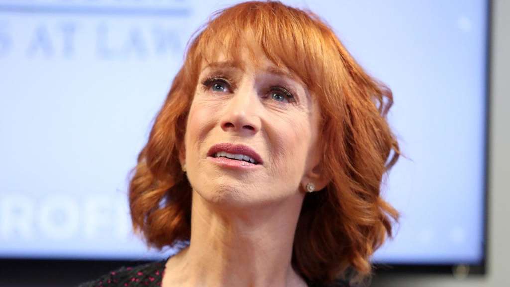 One Photo Ends Career of US Comedian who Claims Death Threats