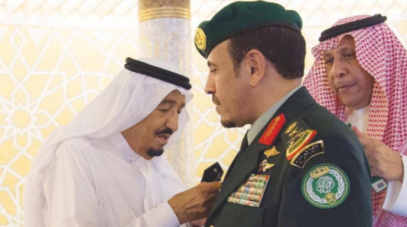 King Salman Decorates Chief of Royal Guard with New Rank
